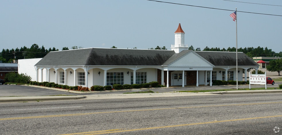 More Photos Of 3641 Sycamore Dairy Rd, Fayetteville Freestanding For Lease