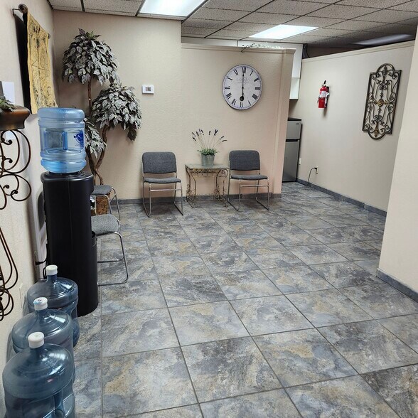 More Photos Of 1987 Mcculloch Blvd, Lake Havasu City General Retail For Sale