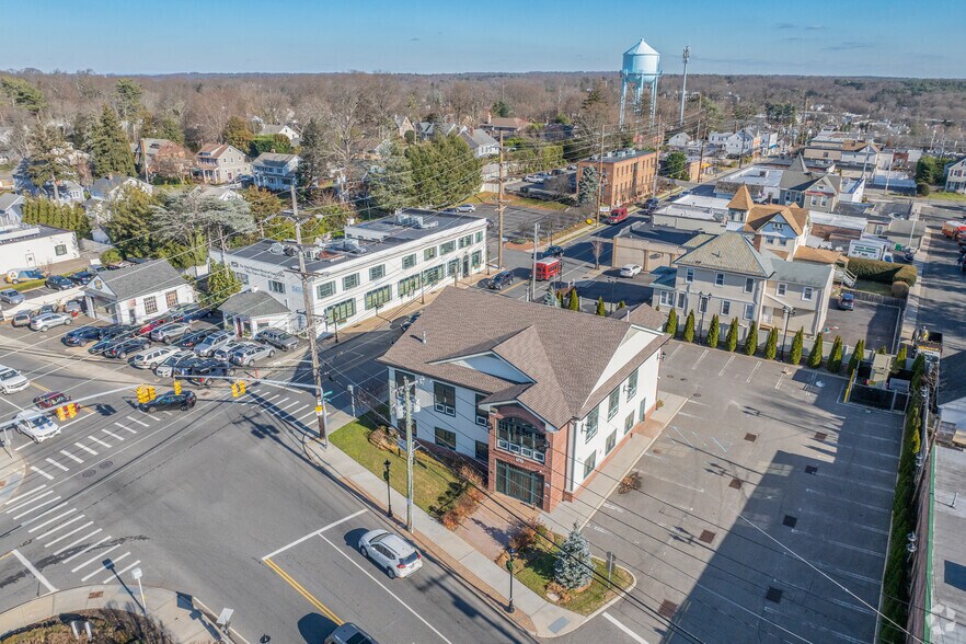 More Photos Of 670 Glen Cove Ave, Glen Head Office For Lease