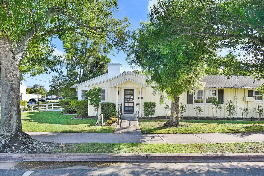 More Photos Of 300 SE Detroit Ave, Stuart Office For Lease