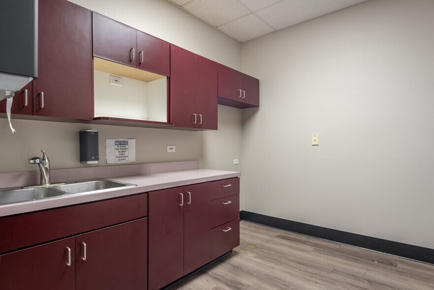 More Photos Of 8480 S Eastern Ave, Las Vegas Medical For Lease