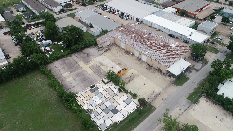 More Photos Of 5800 Centralcrest St, Houston Warehouse For Lease