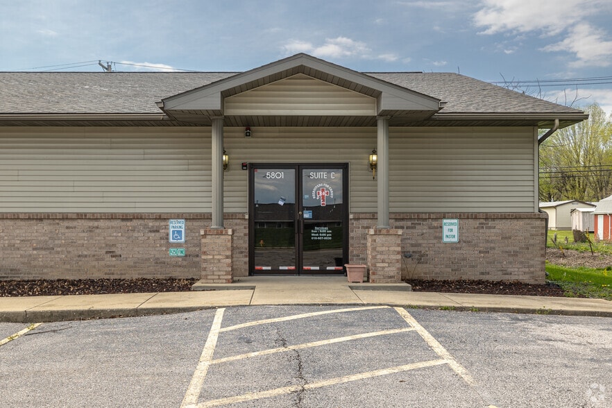 More Photos Of 5801 Old Collinsville Rd, Fairview Heights General Retail For Lease