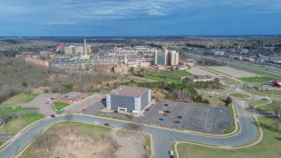 More Photos Of 2125 Heights Dr, Eau Claire Medical For Lease