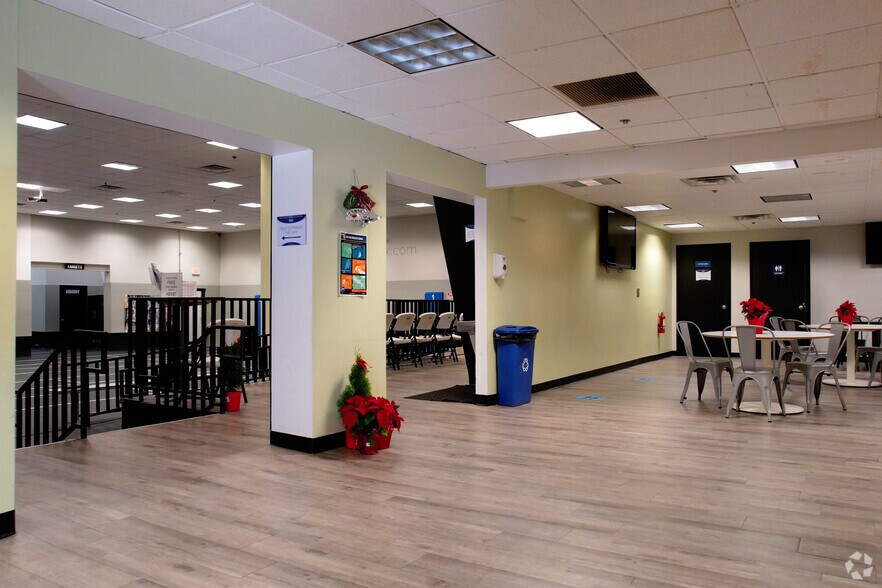 More Photos Of 8 Cornwall Ct, East Brunswick Freestanding For Lease