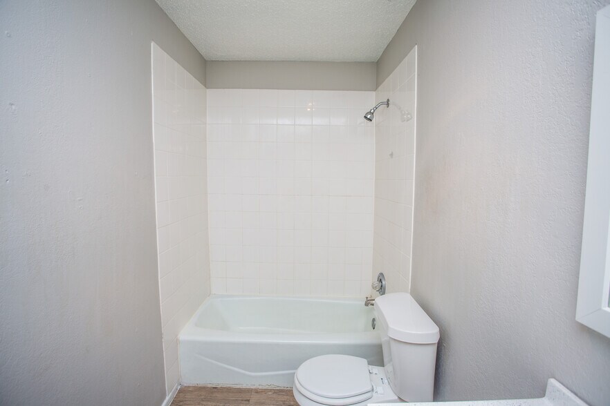 More Photos Of 7410 Quaker Ave, Lubbock Apartments For Sale