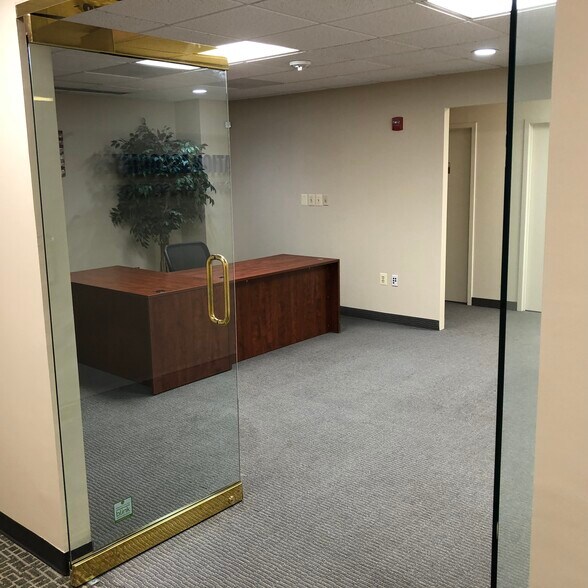 More Photos Of 131 Elden St, Herndon Medical For Sale