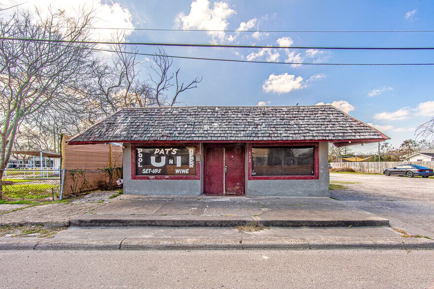 Primary Photo Of 512 Sodville St, Sinton Sports And Entertainment For Sale