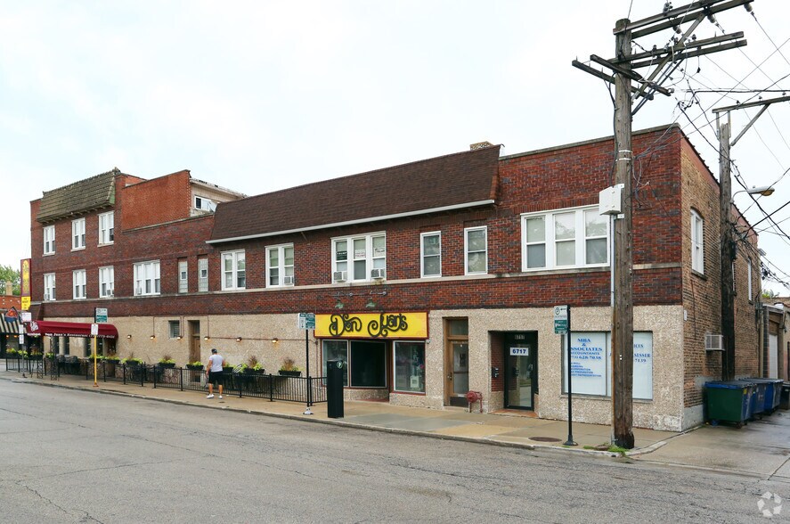 More Photos Of 6728-6730 N Northwest Hwy, Chicago Restaurant For Lease