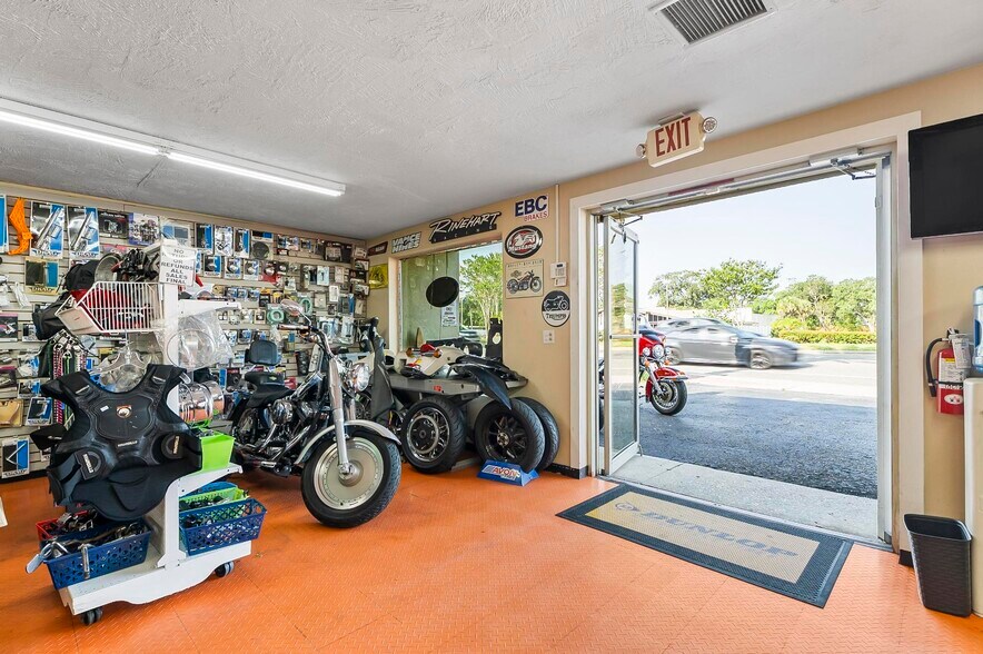 More Photos Of 1841 S Ridgewood Ave, Daytona Beach Freestanding For Sale