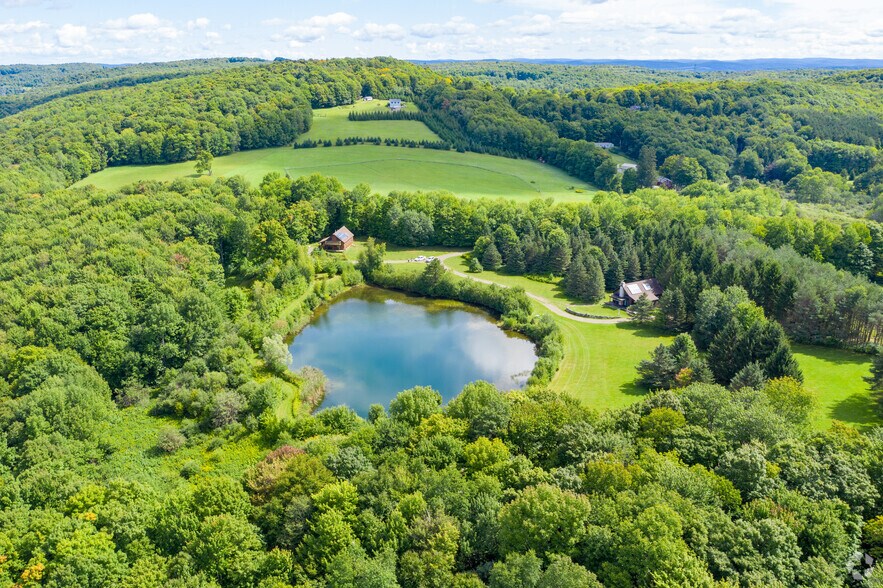 More Photos Of 144 Ashocon Way, Hartwick Specialty For Sale