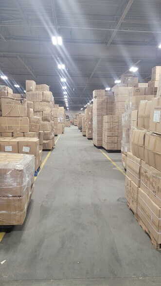 More Photos Of 200 Albany Ave, Freeport Distribution For Lease