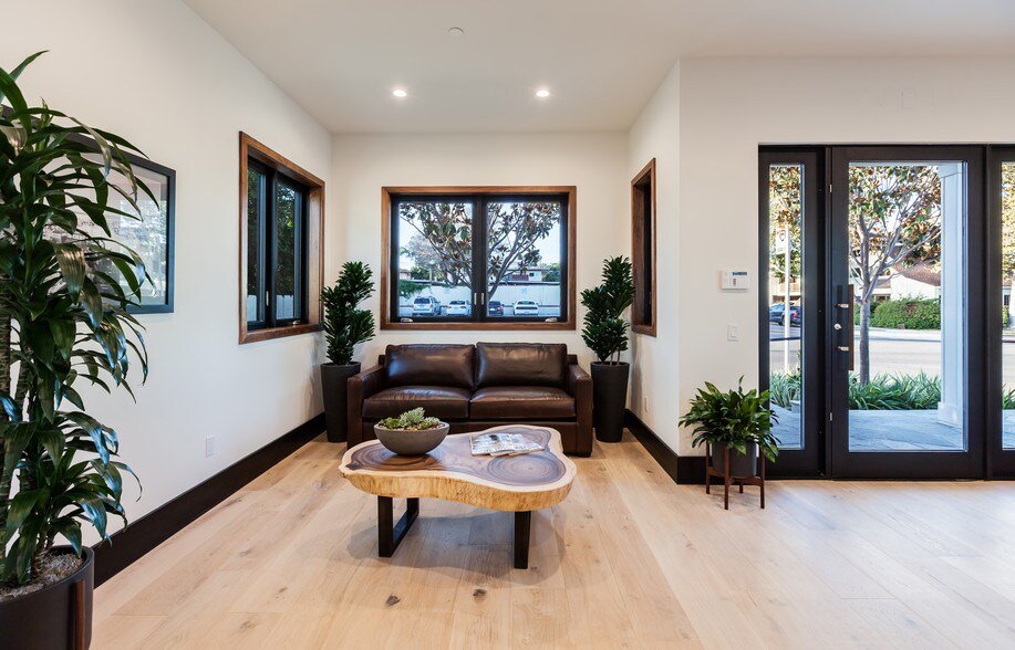 More Photos Of 2079 Garnet Ave, San Diego Office For Sale