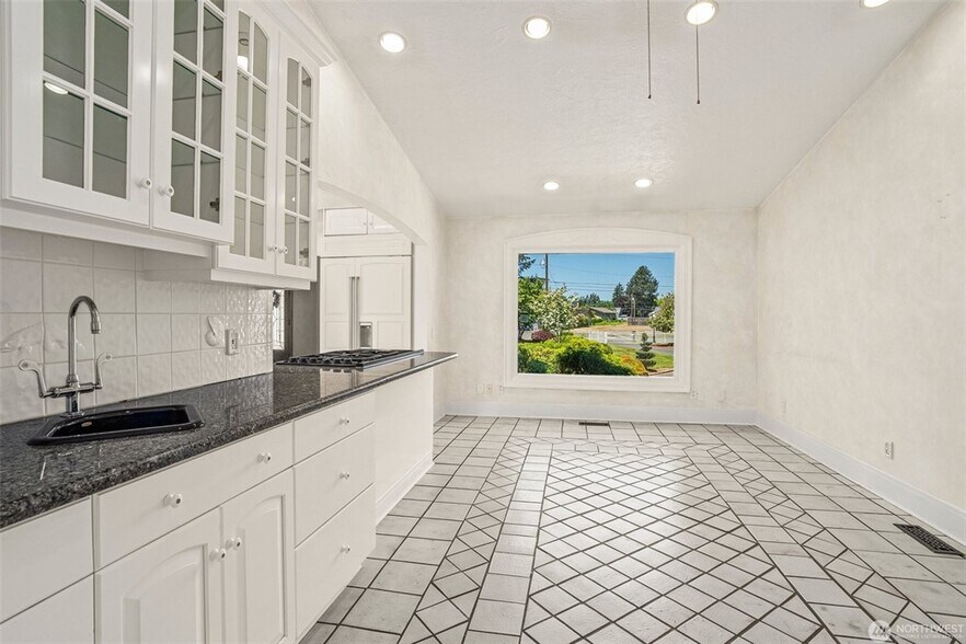 More Photos Of 1026 Alder St, Centralia Office Residential For Sale