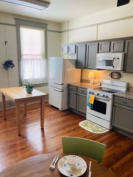 More Photos Of 206 Gay St, Erwin Storefront Retail Residential For Sale