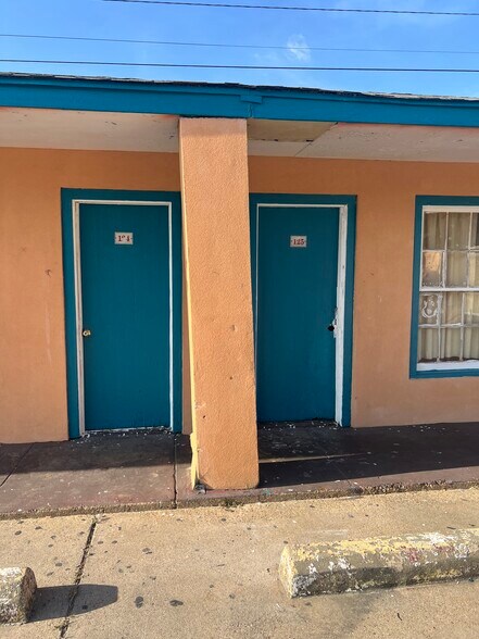 More Photos Of 1604 N University Ave, Lafayette Hotel For Sale