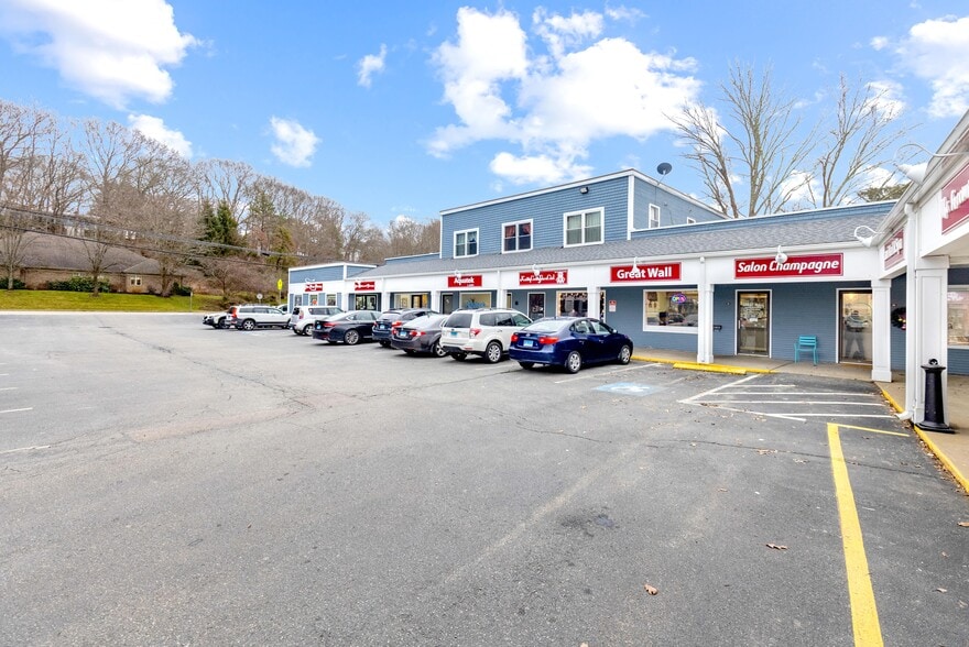 More Photos Of 170 Flanders Rd, Niantic Storefront For Lease