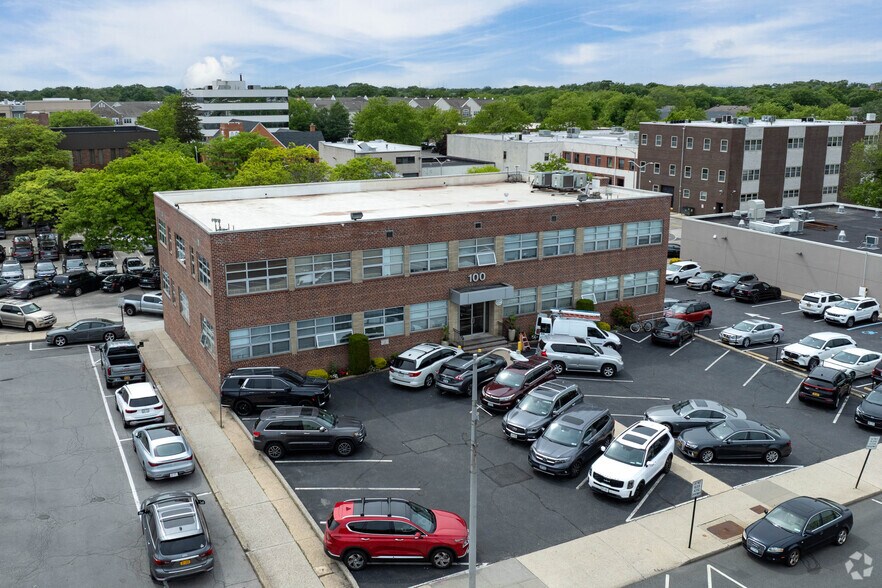 More Photos Of 100 N Village Ave, Rockville Centre Medical For Lease