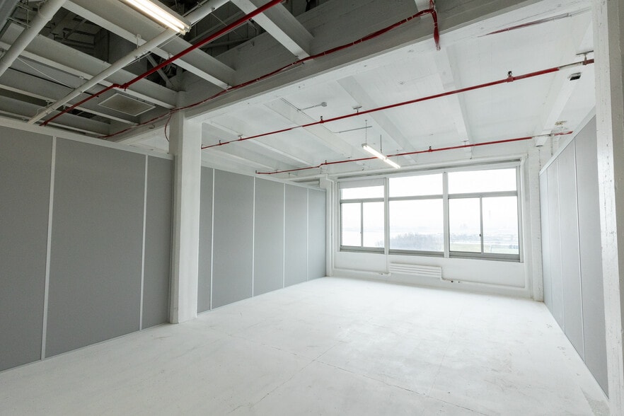 More Photos Of 610 W 26th St, New York Showroom For Lease