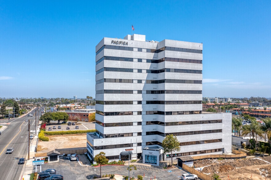 More Photos Of 18800 Delaware St, Huntington Beach Medical For Lease