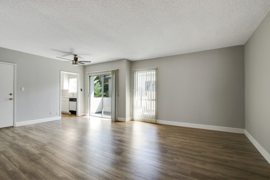 More Photos Of 3735 Mentone Ave, Los Angeles Apartments For Sale