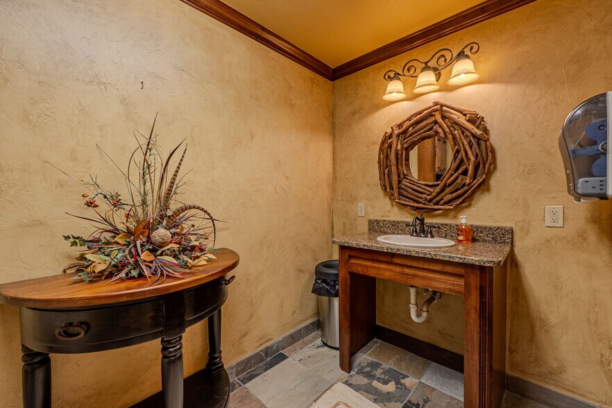 More Photos Of 1530 SW 89th St, Oklahoma City Office For Sale
