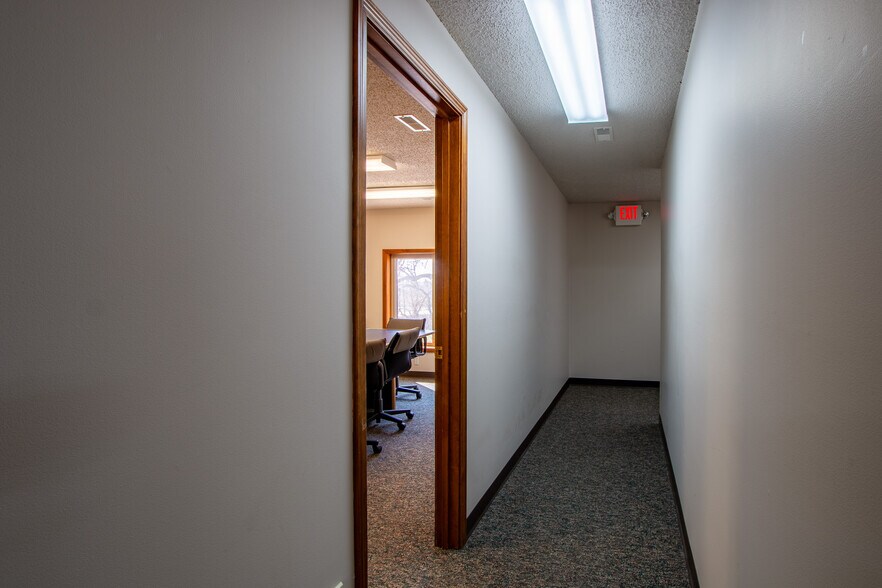 More Photos Of 2500 W 31st St, Lawrence Office For Sale