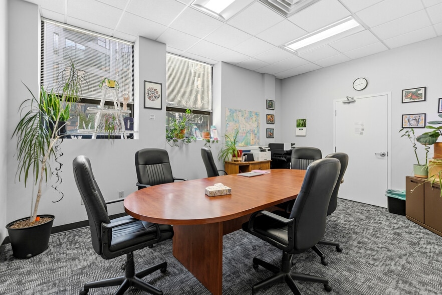 More Photos Of 2375 W University Ave, Saint Paul Office For Sale