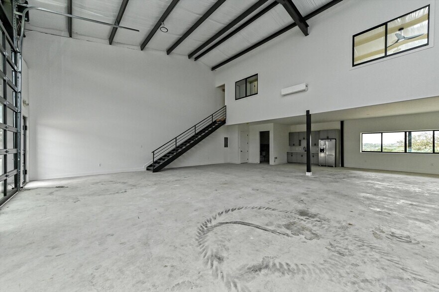 More Photos Of 451 Farrell Rd, Dripping Springs Light Distribution For Sale