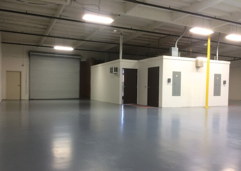 More Photos Of 2985 Miraloma Ave, Anaheim Warehouse For Lease