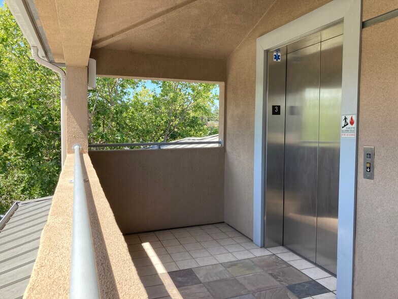 More Photos Of 3239 El Camino Real, Palo Alto Office For Lease