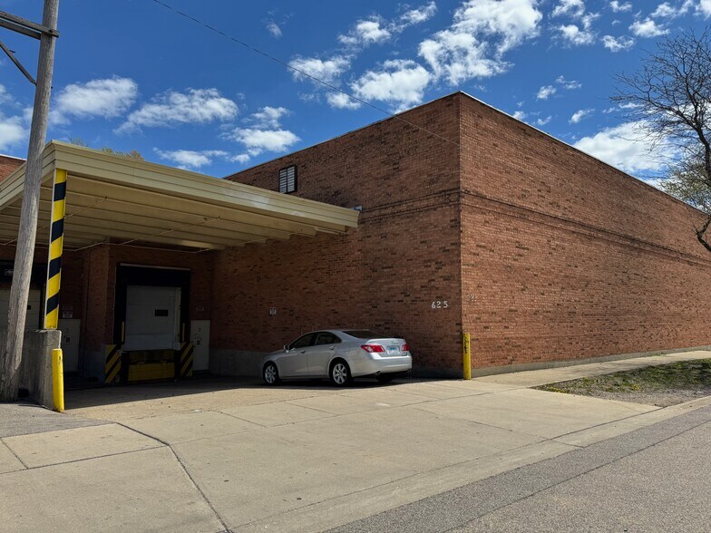 More Photos Of 625 Public Service Rd, Waukegan Warehouse For Sale