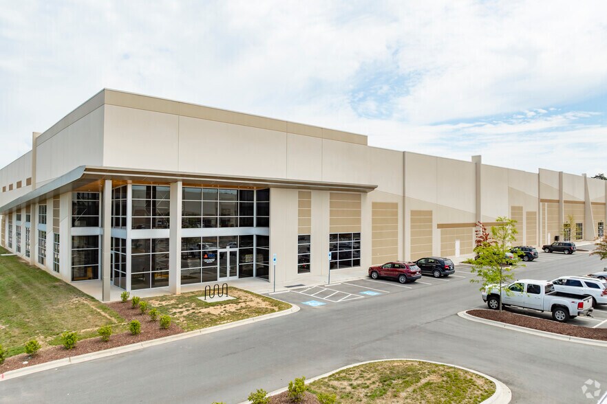 Primary Photo Of 10708 Bryton Corporate Center Dr, Huntersville Warehouse For Lease