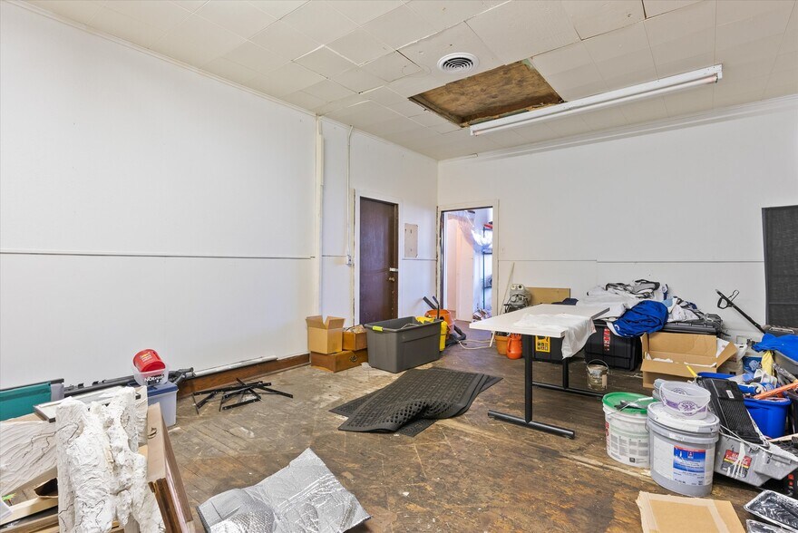 More Photos Of 1133 Indiana Ave, Sheboygan Storefront Retail Office For Lease