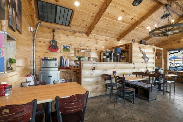 More Photos Of 601 N 1st St, Pulaski Restaurant For Sale