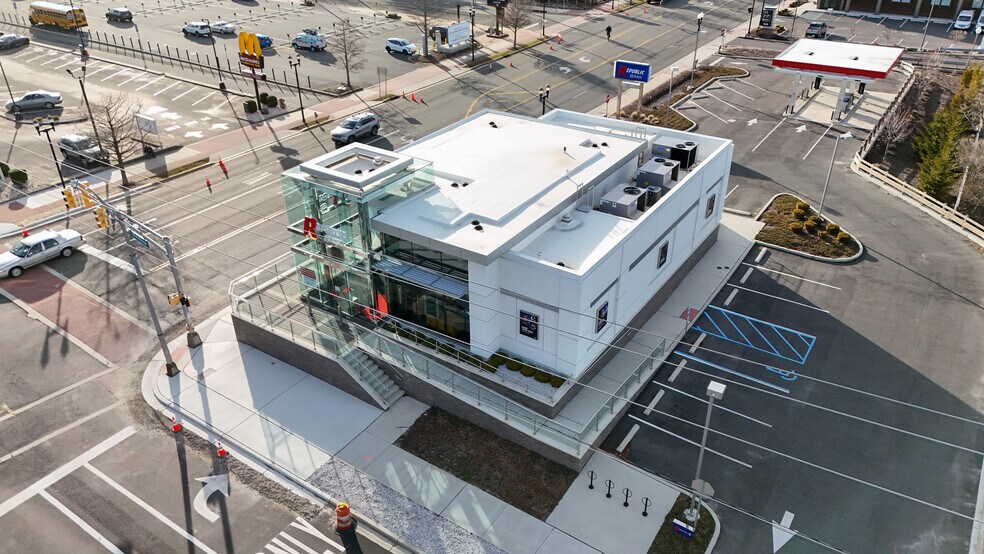 More Photos Of 201 E 9th St, Ocean City Bank For Sale