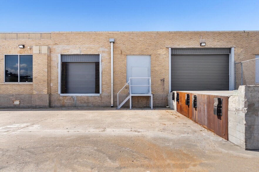 More Photos Of 5611 Clinton Dr, Houston Warehouse For Lease