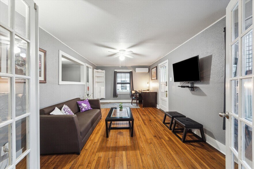 More Photos Of 1502 Market St, Galveston Hospitality For Sale