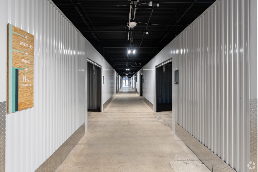 More Photos Of 1600 W Plano Pky, Plano Warehouse For Lease