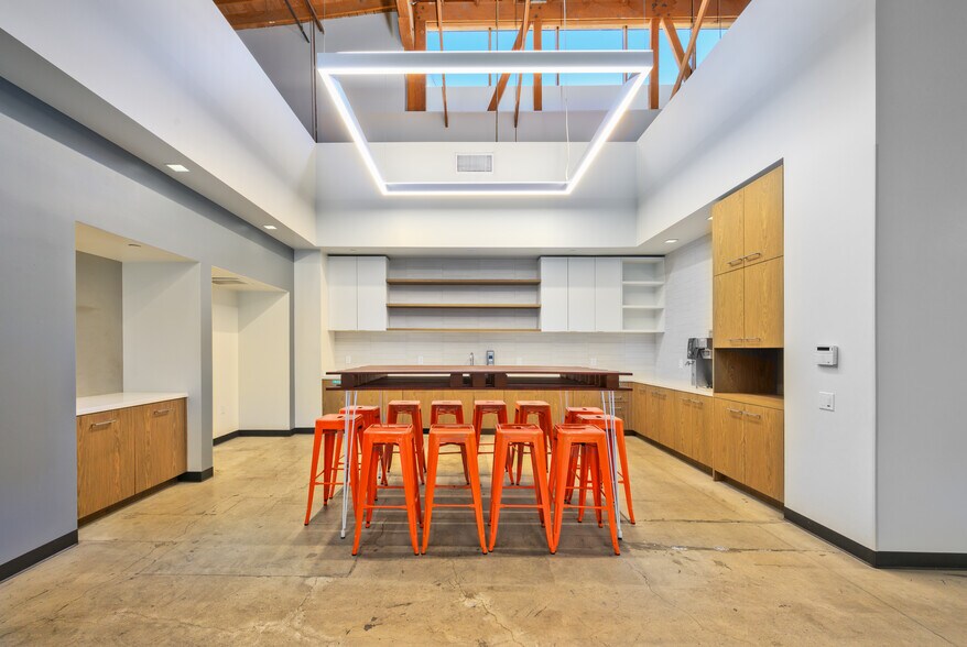 More Photos Of 3526 Hayden Ave, Culver City Office For Lease