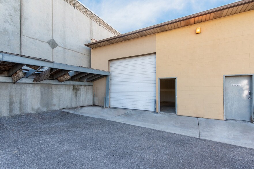 More Photos Of 1356-1372 W Center St, Orem Warehouse For Lease