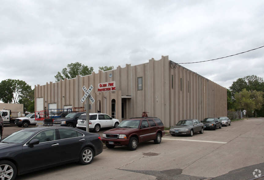 Primary Photo Of 321 NE Wilson St, Minneapolis Light Distribution For Sale