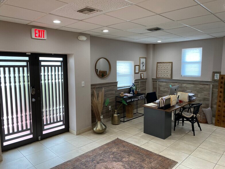 More Photos Of 715 NW 1st St, Dania Beach Restaurant For Sale