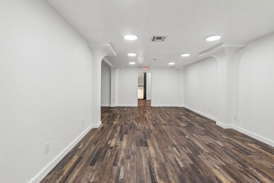 More Photos Of 6536 Lincoln Way N, Saint Petersburg Office For Lease