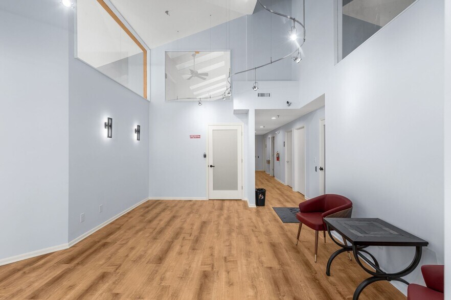 More Photos Of 7815 Telegraph Rd, Bloomington Office For Sale