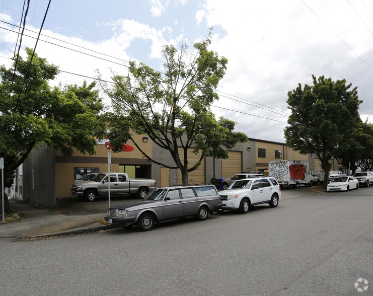 More Photos Of 2104-2134 SE 9th Ave, Portland Warehouse For Lease