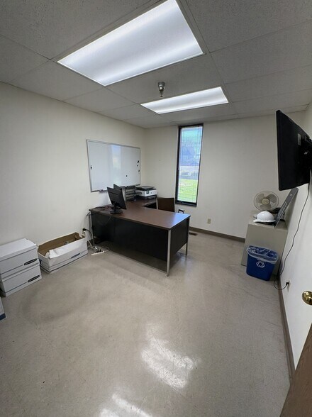 More Photos Of 2100 S Yellow Springs St, Springfield Warehouse For Sale