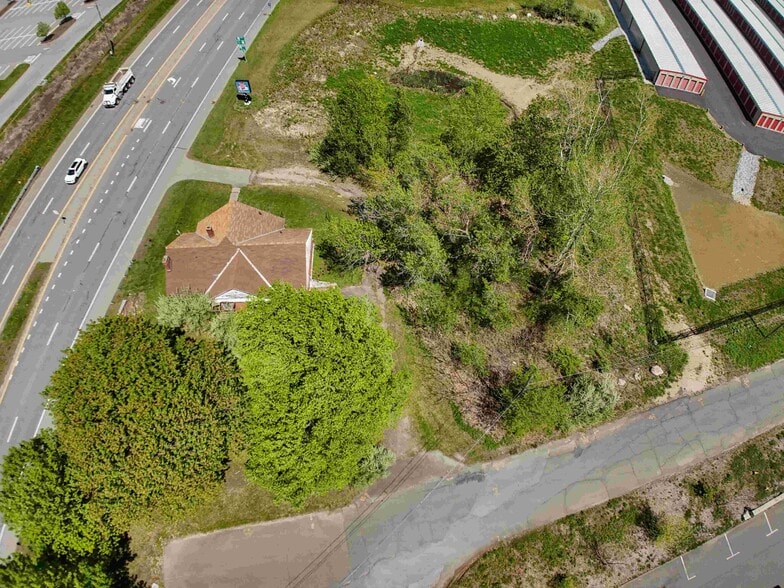More Photos Of 1499 S State St, North Adams Distribution For Sale