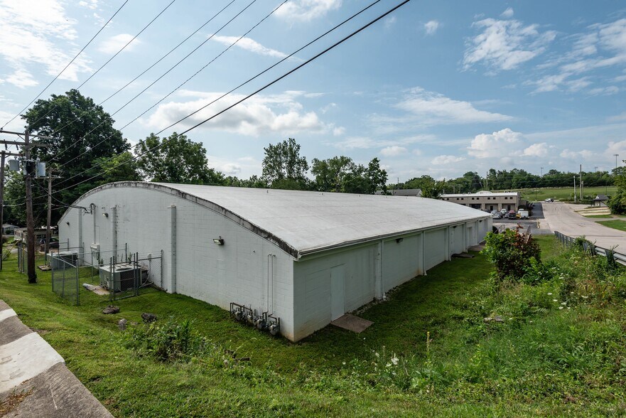 More Photos Of 1430 Willis Dr, Bloomington Warehouse For Sale