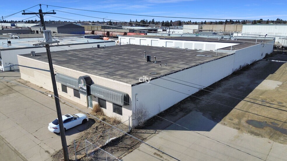 Primary Photo Of 7620 Yellowhead Trl NW, Edmonton Warehouse For Lease